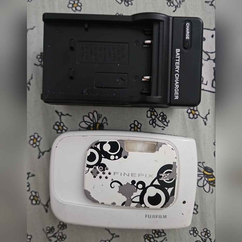 Fujifilm FinePix Z30 10.0MP Digital Camera (working)